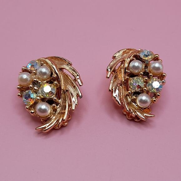 Vintage Clip Earrings, Gold Tone, Aurora Borealis Crystals, Faux Pearls, 1960s - Picture 9 of 9